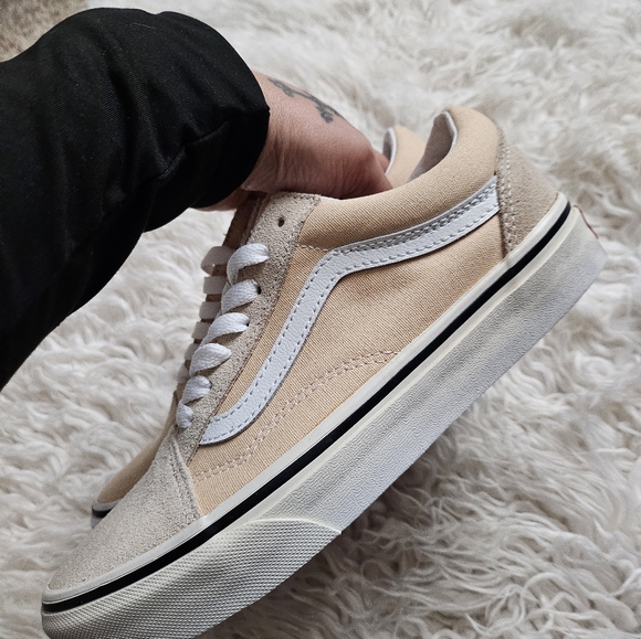 Classic Old School Vans Shoes - Picture 5 of 7